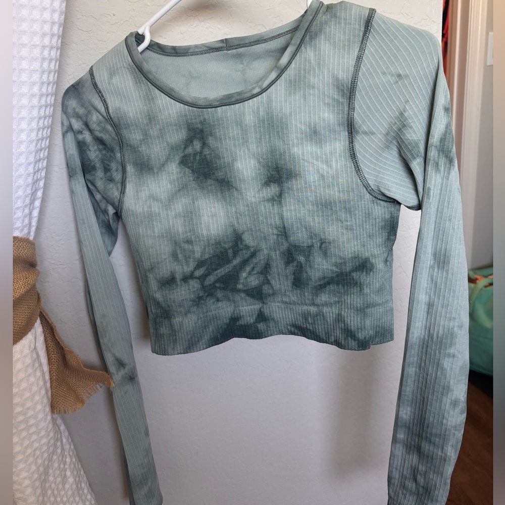 Lululemon Long Sleeve Size 6